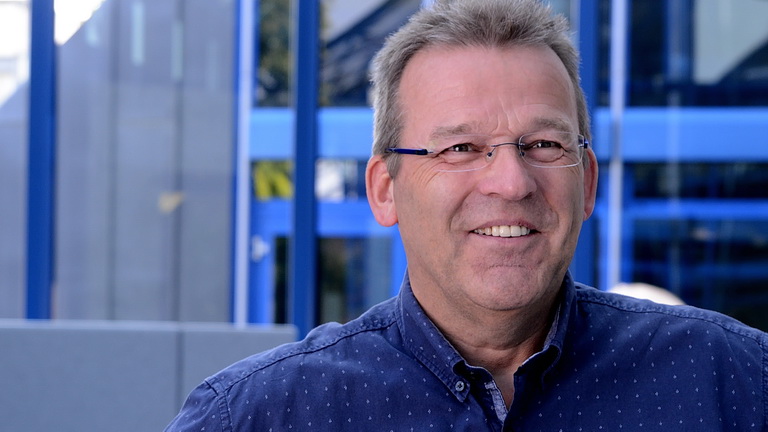 Portraitbild Andreas Dehen