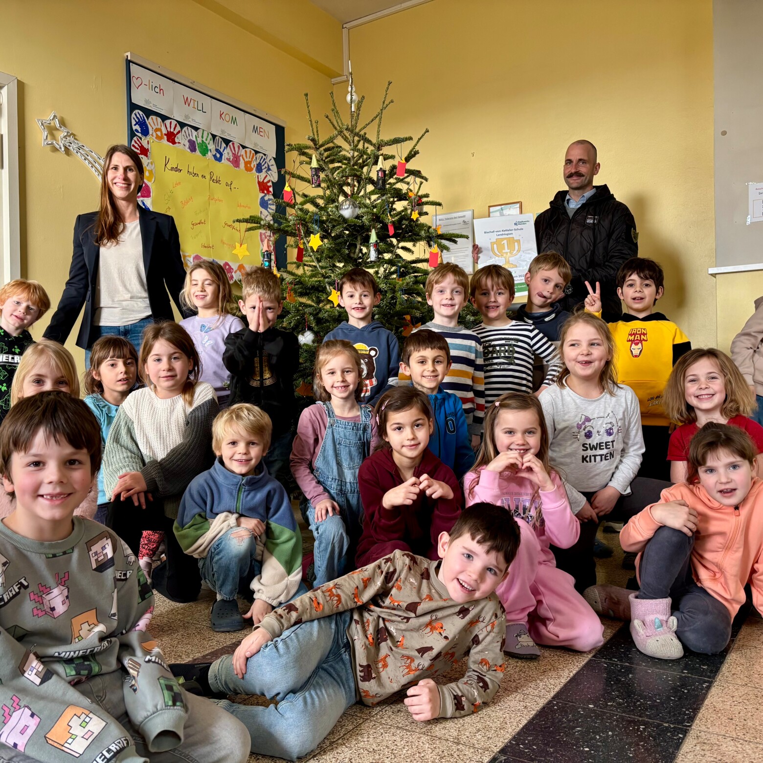 Bischof-von-Ketteler-Schule Lendringsen gewinnt Weihnachtsbaum-Wettbewerb 2025
