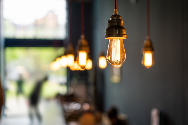 Glühbirnen in Wohnung, Grundversorgung Strom